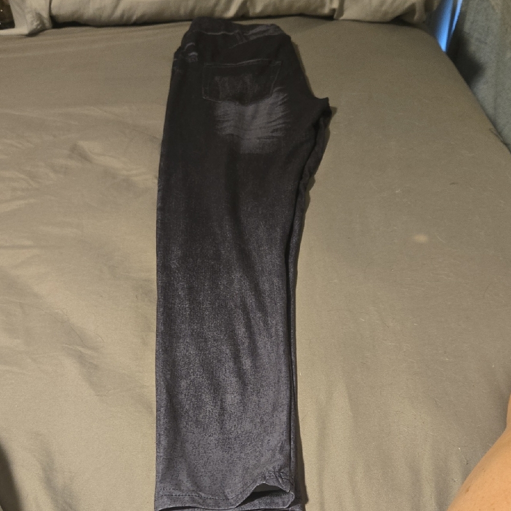 Women's Black Leggings With Functional Back Pockets